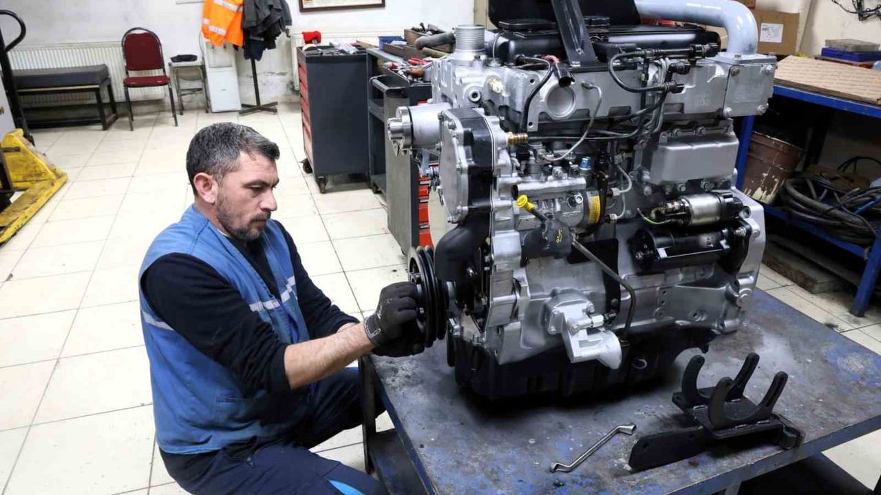 Kocaeli Büyükşehir Belediyesi'nden İş Makineleri Bakım Çalışmaları