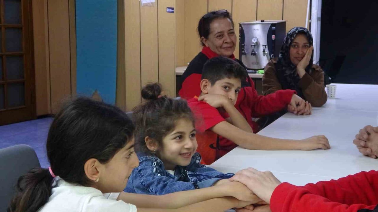 Kocaeli'de Hastane Mescidinde Barınan Aileye Yardım Eli