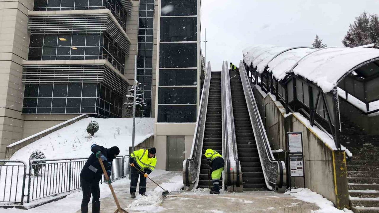 Kocaeli’de Karla Mücadele: 1200 Personel ve 354 Araç Sahada