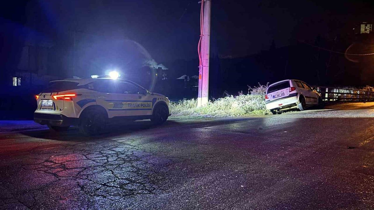 Kocaeli'de Kaza: Sürücü Aracı Bırakıp Kayboldu