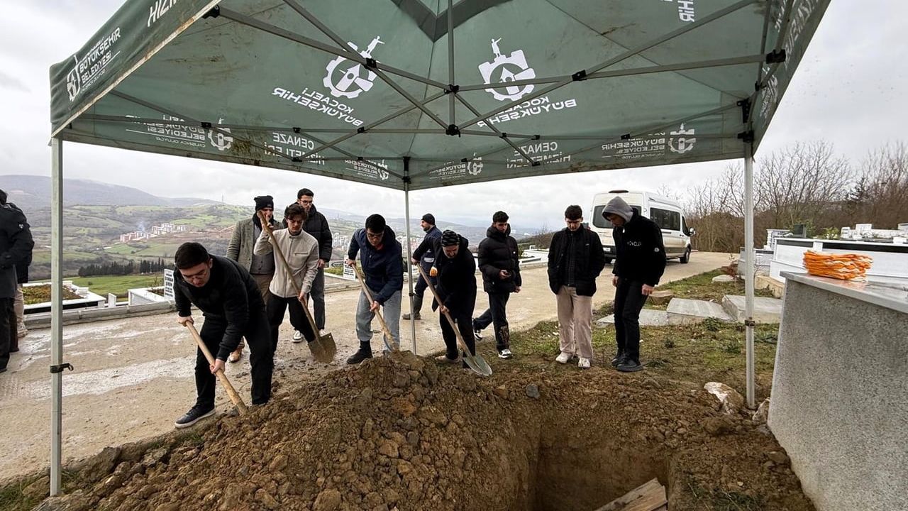 Kocaeli'de Kimsesiz Vatandaşın Cenazesi Defnedildi