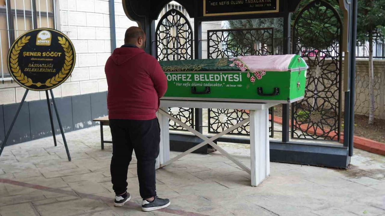 Kocaeli'de Teşhis Edilemeyen Hastalıktan Genç Kız Hayatını Kaybetti