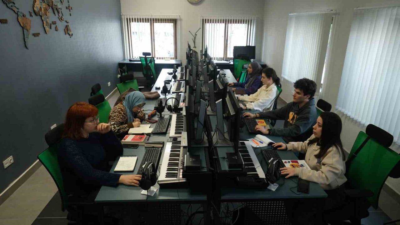 Kocaeli Kılavuz Gençlik Merkezleri 2025'te 24 Bin Öğrenciye Ulaştı