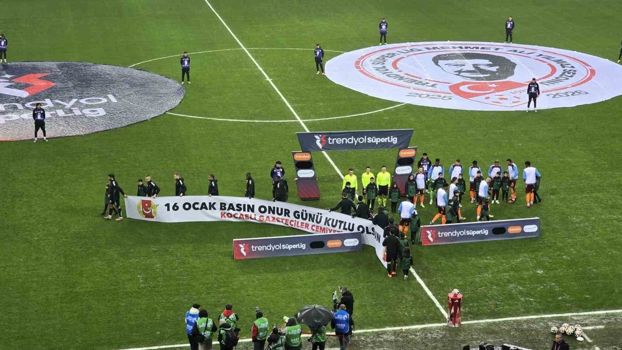 Kocaelispor, Trabzonspor Maçında Basın Onur Günü’nü Kutladı