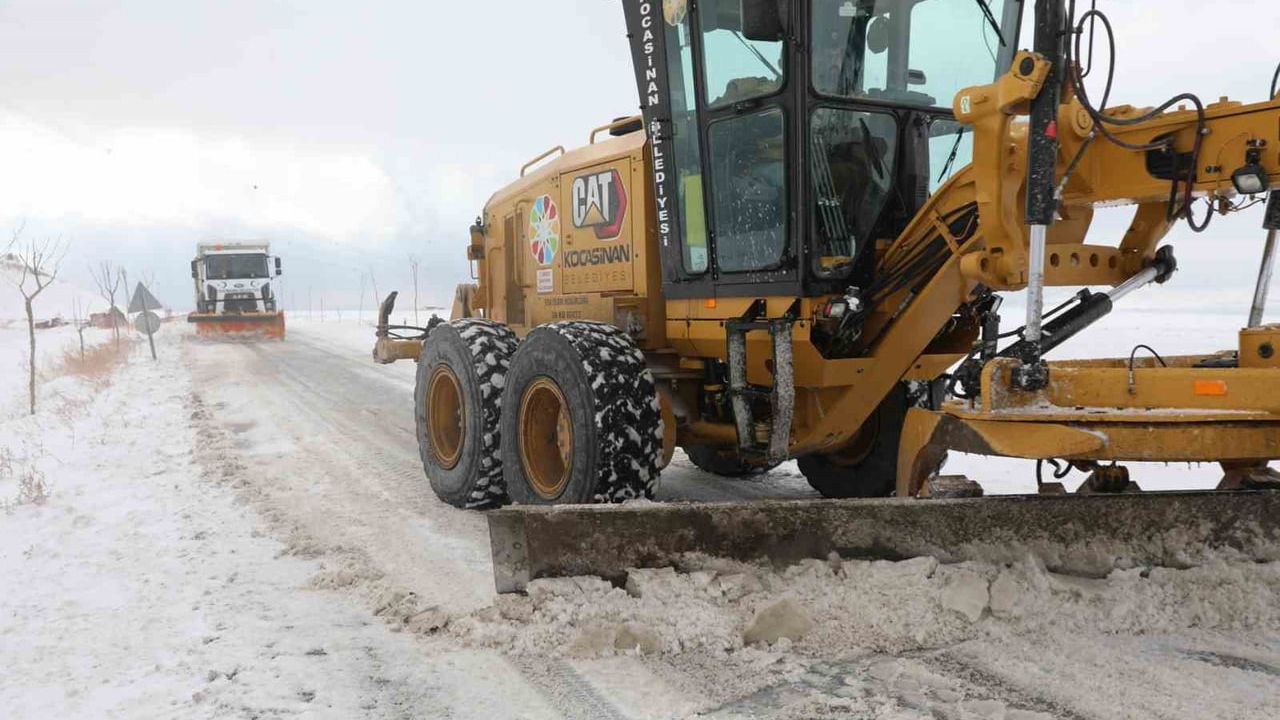 Kocasinan Belediyesi 24 Saat Kar Temizleme Çalışmalarıyla Hizmette