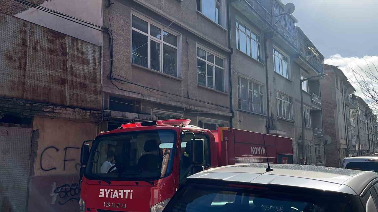 Konya'da Apartman Yangını: 2 Kişi Hastaneye Kaldırıldı