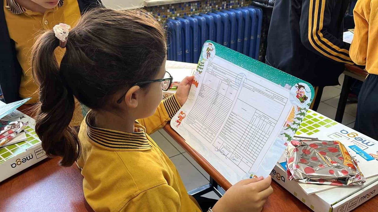 Konya'da Karneler Dağıtıldı