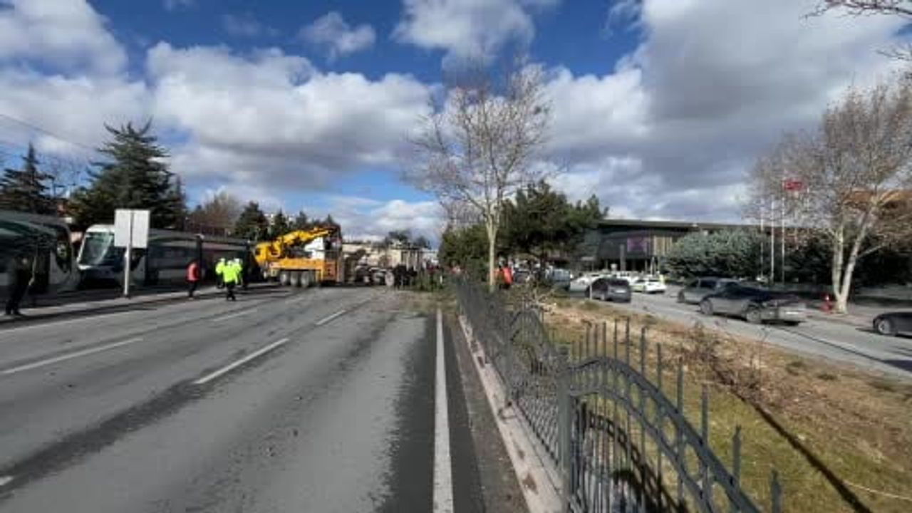 Konya'da Şaşırtan Tır Kazası: Ağaçları Ezerek Durdu