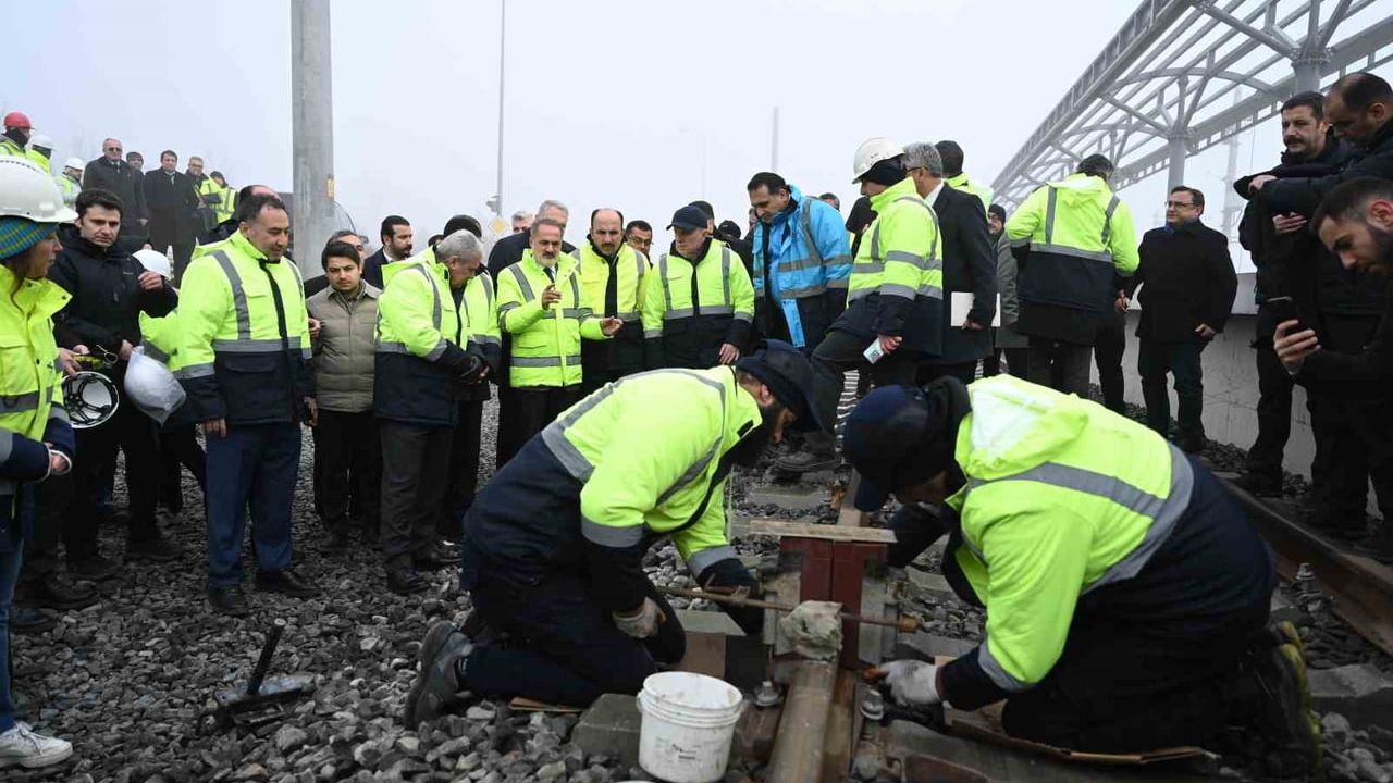 KONYARAY Banliyö Hattı'nda Ray Birleştirme Kaynağı Tamamlandı