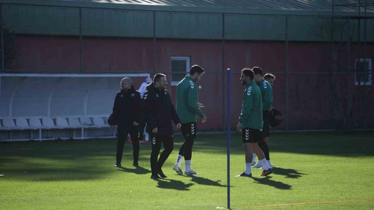 Konyaspor'un Hedefi Güçlü Bir Ekip Oluşturmak