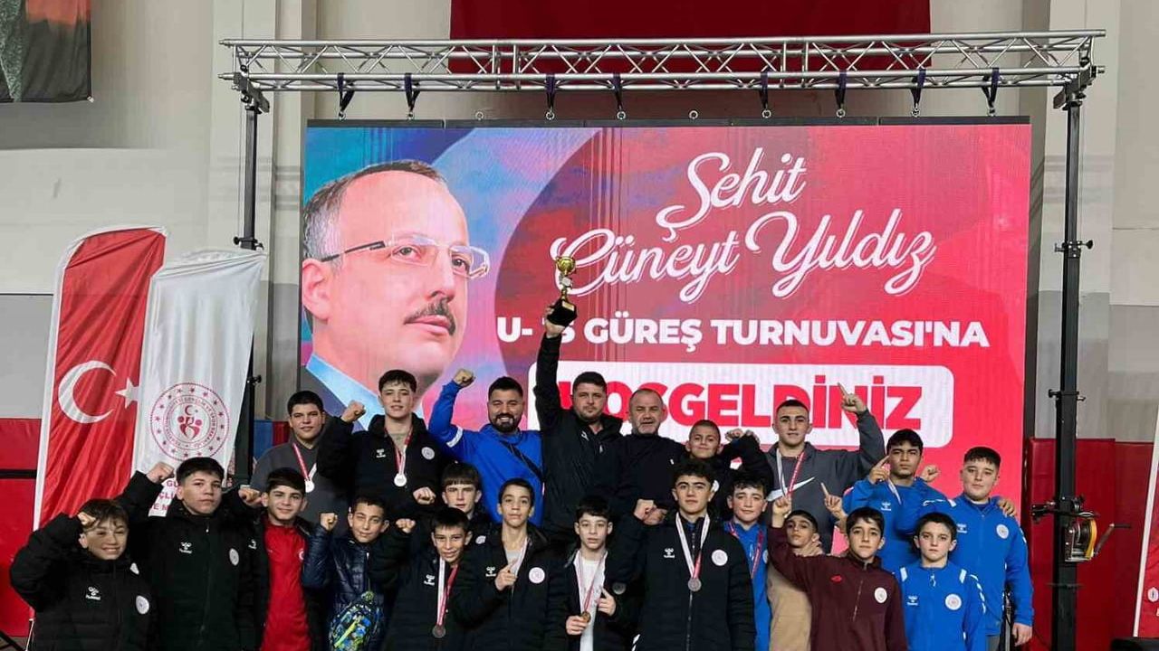 Korkuteli Pehlivanları Bursa'dan 9 Madalya ile Döndü