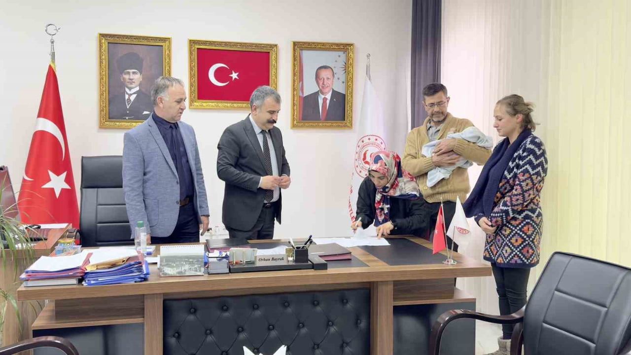 Koruyucu Aile Projesi ile Bir Bebek Sıcak Bir Yuvaya Kavuştu