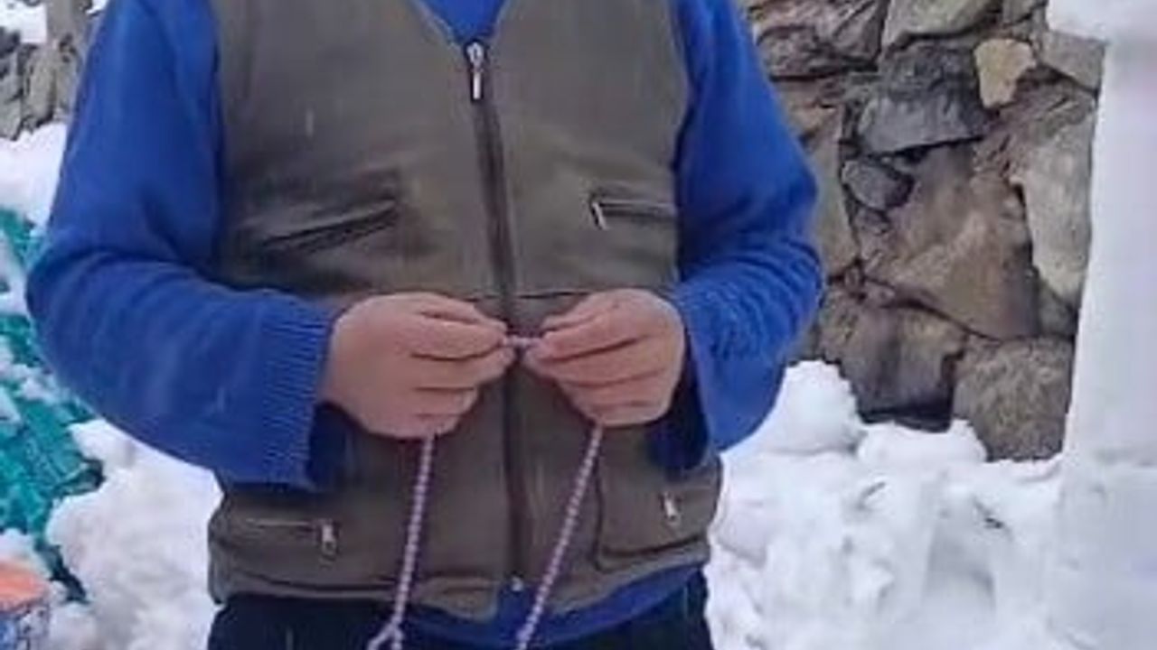 Köyünde Kardan Cami Yapan Salih İspir