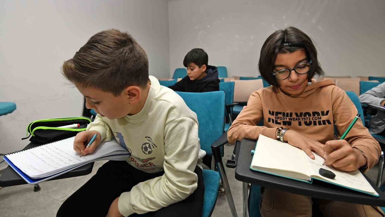Küçük Yazarlar Ustalık Yolunda Eğitim Alıyor