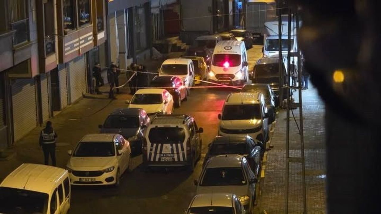 Küçükçekmece'de Çatı Katından Düşen Adam Hayatını Kaybetti