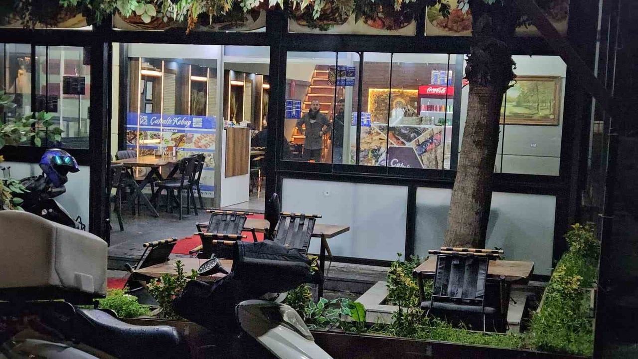 Küçükçekmece'deki Kebapçı İkinci Kez Kurşunlandı