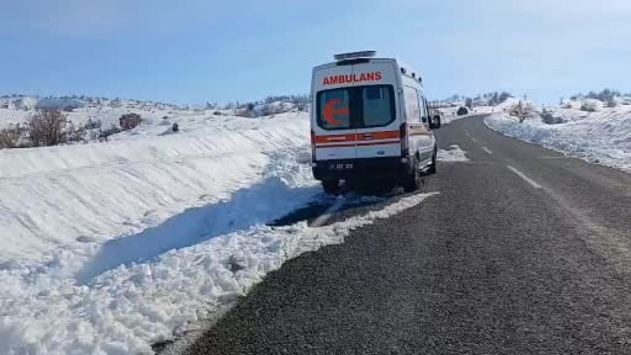 Kulp'ta Arızalı Ambulans Üç Gündür Yolda Bekliyor