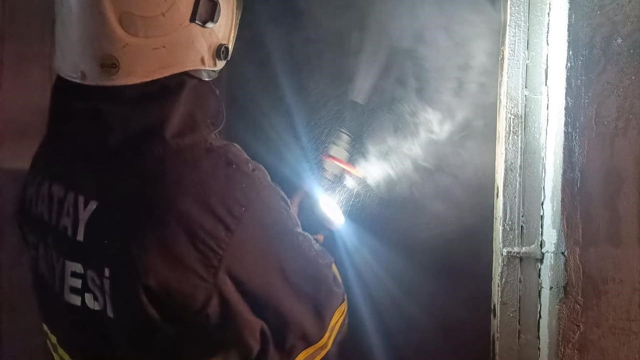 Kumlu'da Ev Yangını Kontrol Altına Alındı