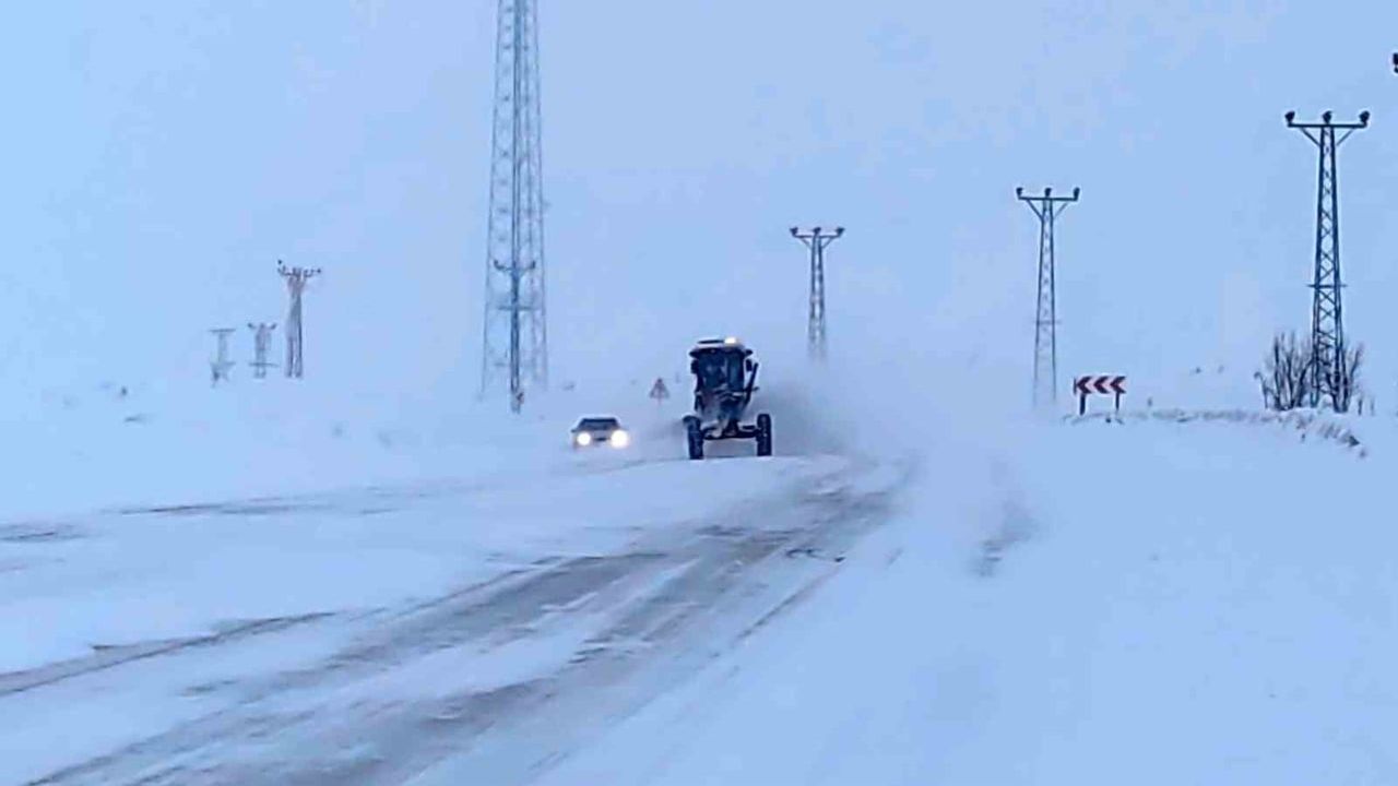 Kurubaş Geçidi'nde Kar ve Sis Etkili