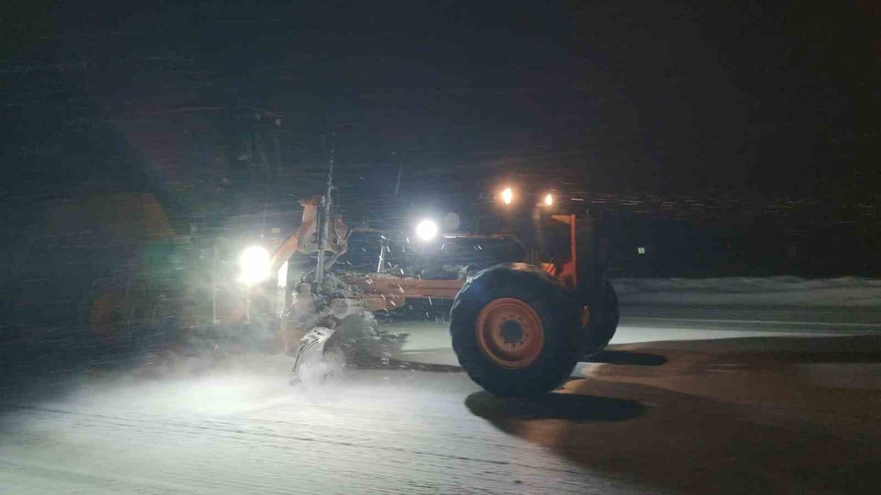 Kurubaş Geçidi'nde Kar Yağışı Ulaşımı Olumsuz Etkiliyor