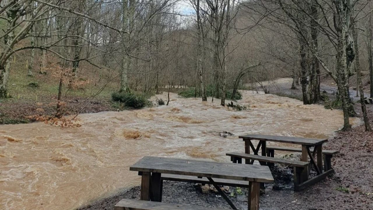 Kuruyan Karapınar Şelalesi Yağışlarla Yeniden Canlandı