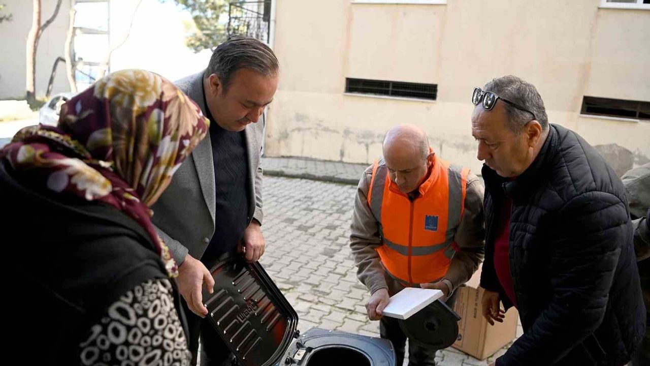 Kuşadası'nda Dayanışma ile Kış Ayları Isınıyor
