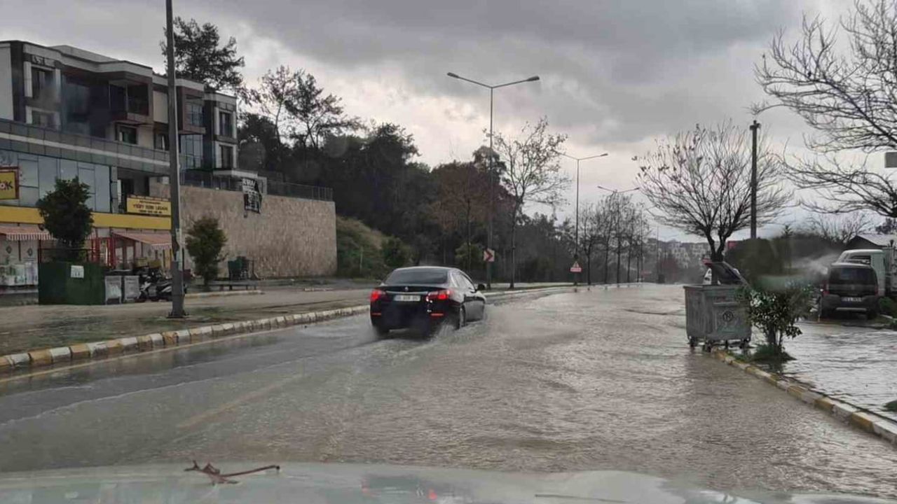 Kuşadası'nda Sağanak Yağış Sonrası Sel Felaketi