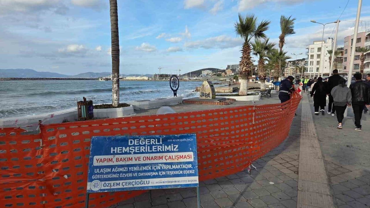 Kuşadası'nda Sahil Şeridi İçin Yenileme Çalışması Başlatıldı