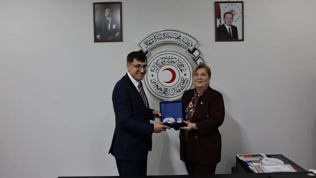 Kütahya Belediye Başkanı Kahveci Türk Kızılay İl Merkezi'ni Ziyaret Etti