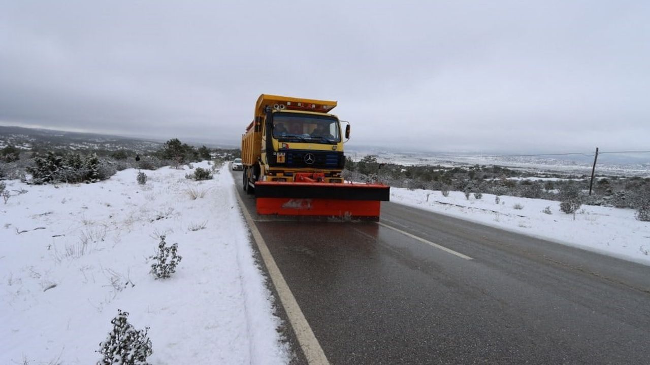 Kütahya'da Karla Mücadele Çalışmaları Devam Ediyor