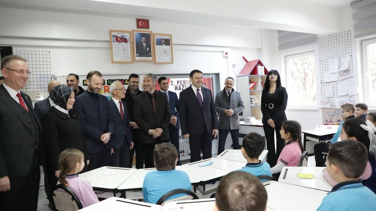 Kütahya'da Öğrenciler Karne Heyecanı Yaşadı