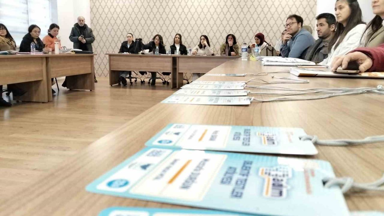 Kütahya'da Rehber Öğretmenlere Objektif Testler Eğitimi