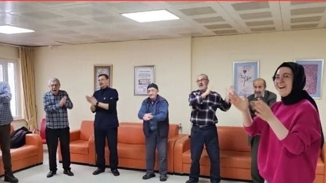 Kütahya Huzurevi'nde Kahkaha Yogası Etkinliği Düzenlendi