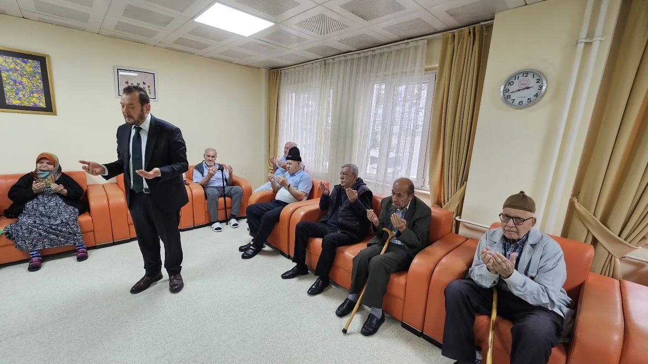 Kütahya Huzurevi'nde Miraç Kandili Coşkusu