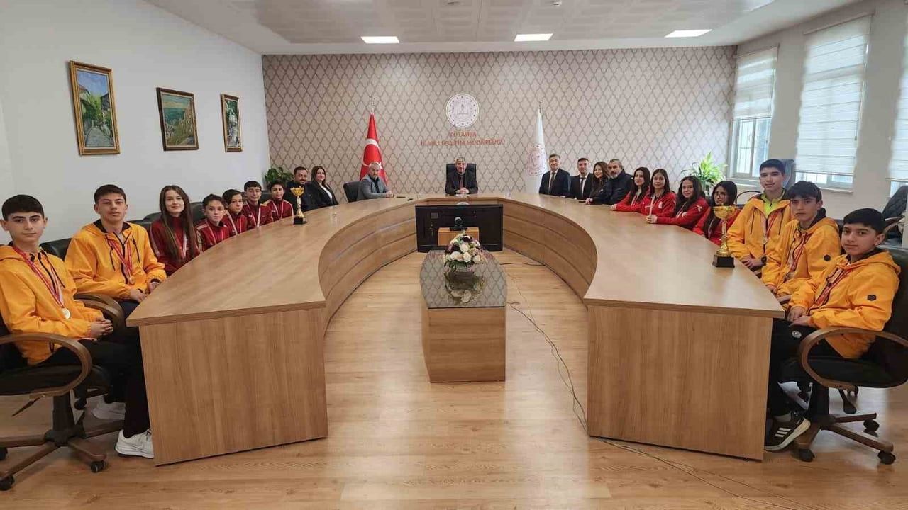 Kütahya Kros Müsabakalarında Başarı Elde Eden Öğrenciler Makamda Ağırladı