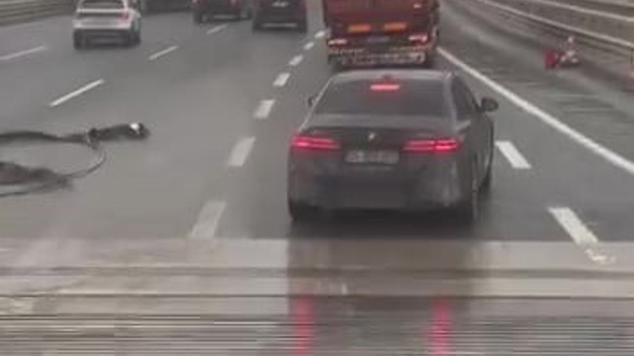 Kuzey Marmara Otoyolu'nda Fırtına Nedeniyle Tır Devrildi