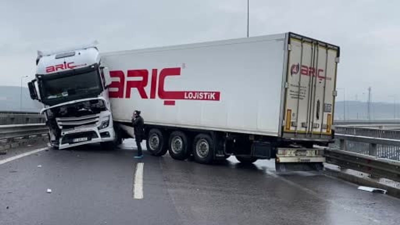 Kuzey Marmara Otoyolu'nda Sağanak Yağış Sonrası Tır Kazası