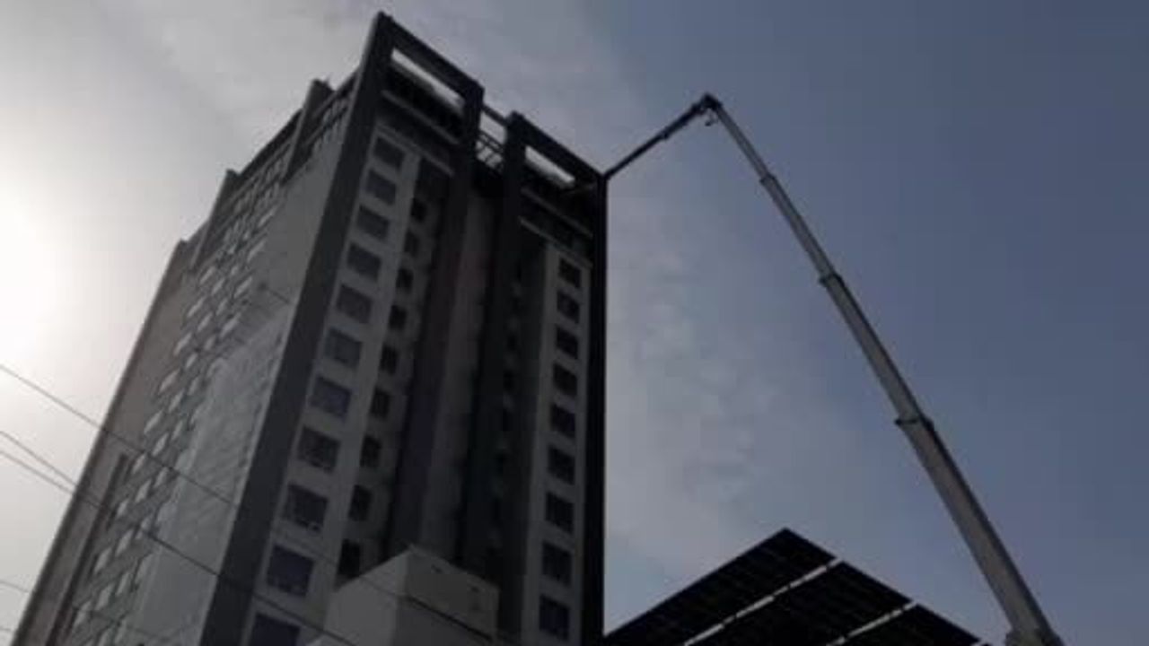 Lahor'daki Otel Yangını: 3 Ölü, 8 Yaralı