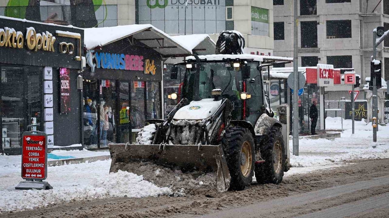 Malatya Büyükşehir Belediyesi Karla Mücadeleye Devam Ediyor