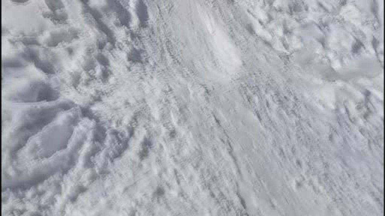 Malatya'da Kar Eğlencesi: Çocuklar Tepsi ve Bidonlarla Kaydı