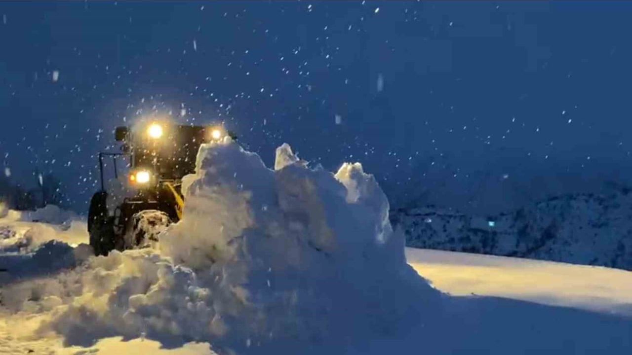 Malatya’da Karla Mücadele: 53 Mahallede Yol Ulaşıma Açıldı