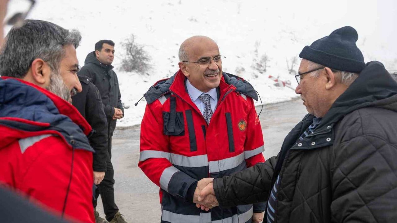 Malatya'da Karla Mücadele Çalışmaları Devam Ediyor