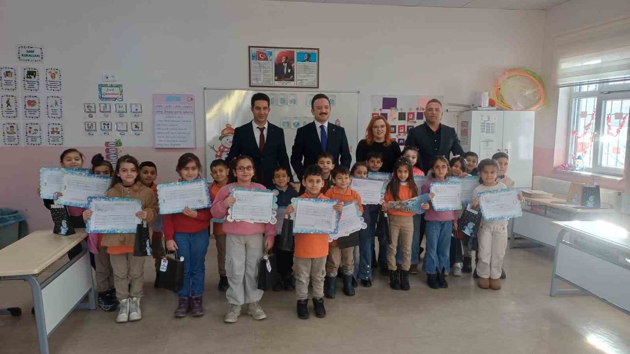 Malazgirt'te 10 Bin 200 Öğrenci Karnelerini Aldı