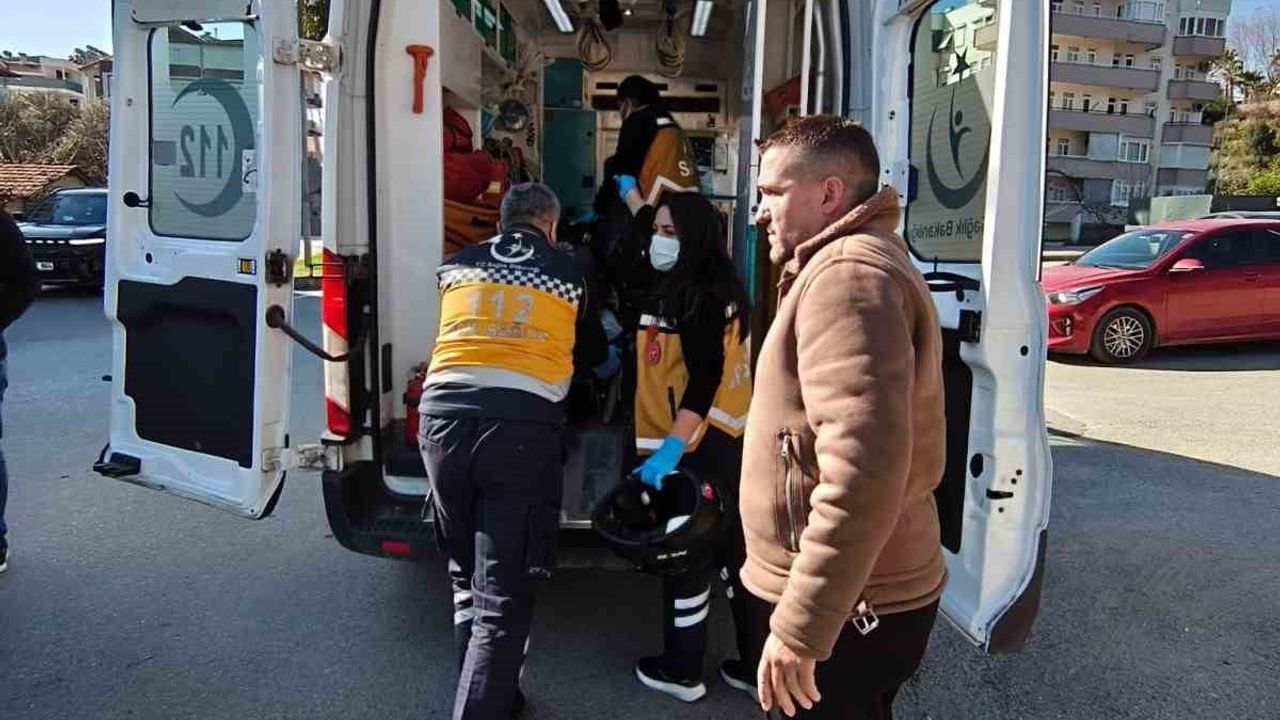 Manavgat'ta Kamyonet ile Motosiklet Çarpıştı: 1 Yaralı