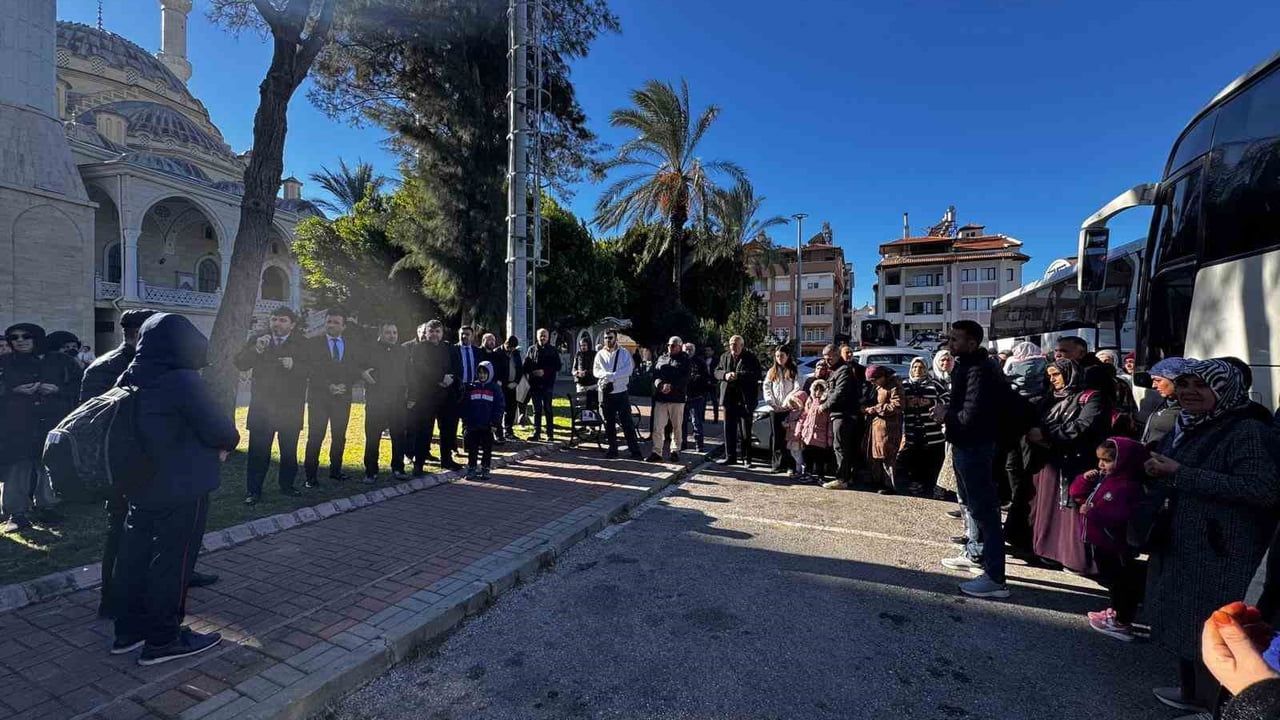 Manavgat'ta Umre Yolcularına Dua ve Uğurlama Töreni