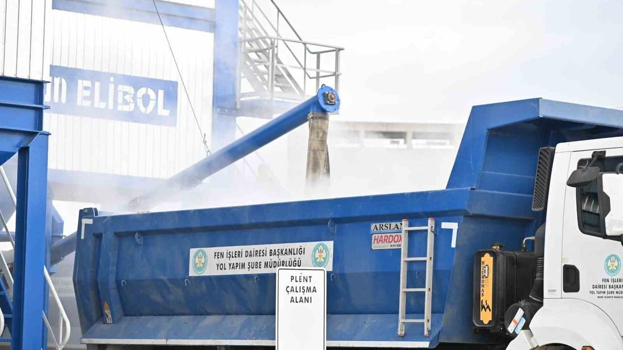 Manisa'da Asfalt Seferberliği Hız Kesmeden Devam Ediyor