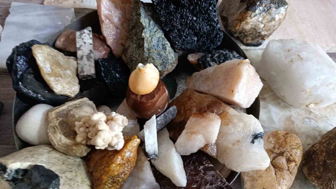 Manisa'da Doğaltaş Koleksiyonu: Nazmi Gedikkaya'nın Evi