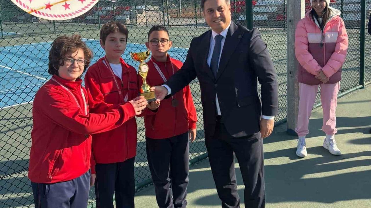 Manisa'da Genç Sporcular Tenis İl Birinciliği İçin Yarıştı