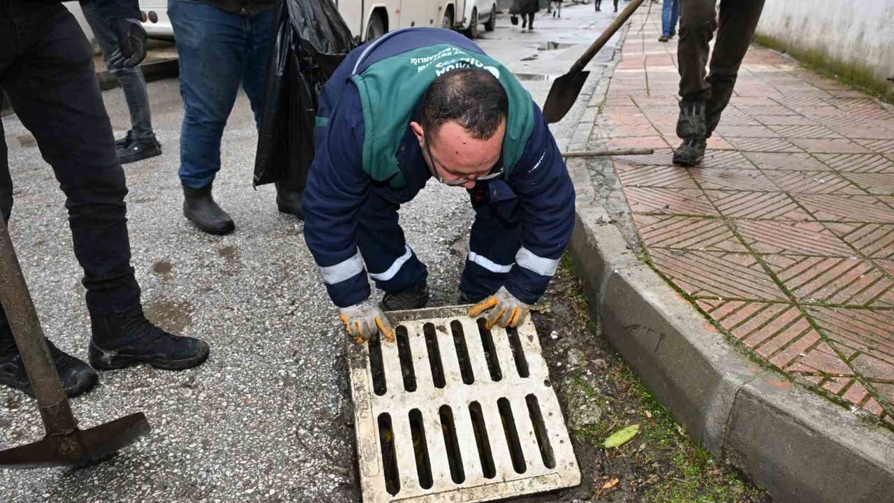 Manisa'da Sağanak Yağışa Karşı Önlemler Alınıyor