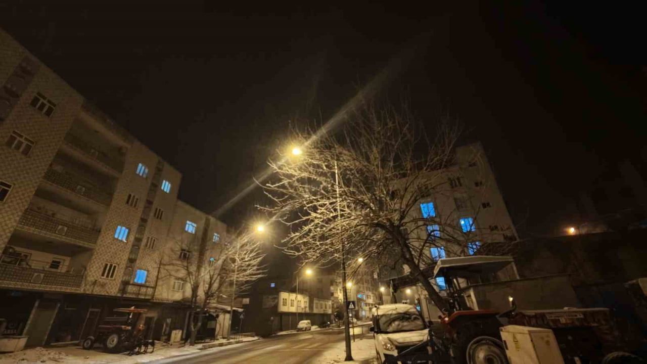 Mardin'de Kar Yağışı Etkili Olmaya Devam Ediyor